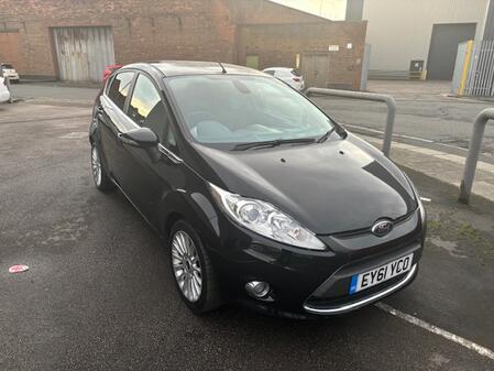 FORD FIESTA 1.6 TDCi DPF Titanium